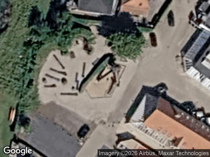 Satellitfoto af Legepladsen v. Banedæmningen